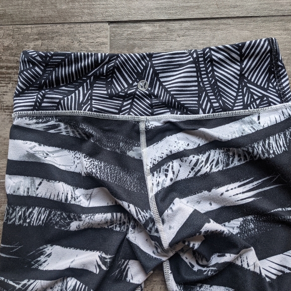 LULULEMON Wunder Under Crop II Shady Palms Leggings - Picture 4 of 6